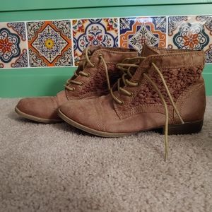 Flat boots size 6.5